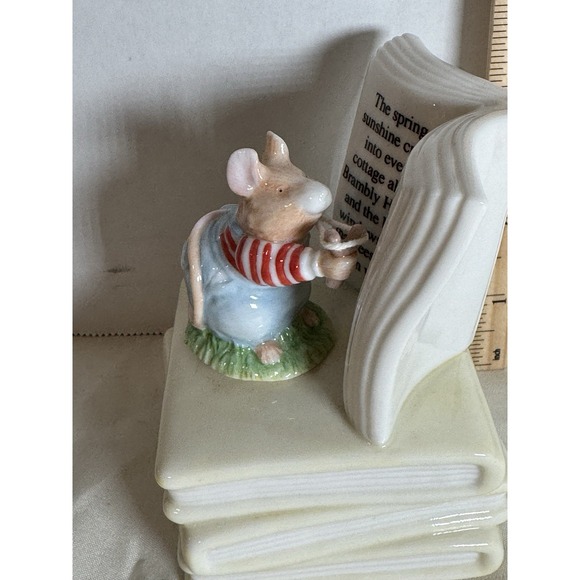 Brambly Hedge Spring Story Music Box by Jill Barklem - Picture 4 of 11